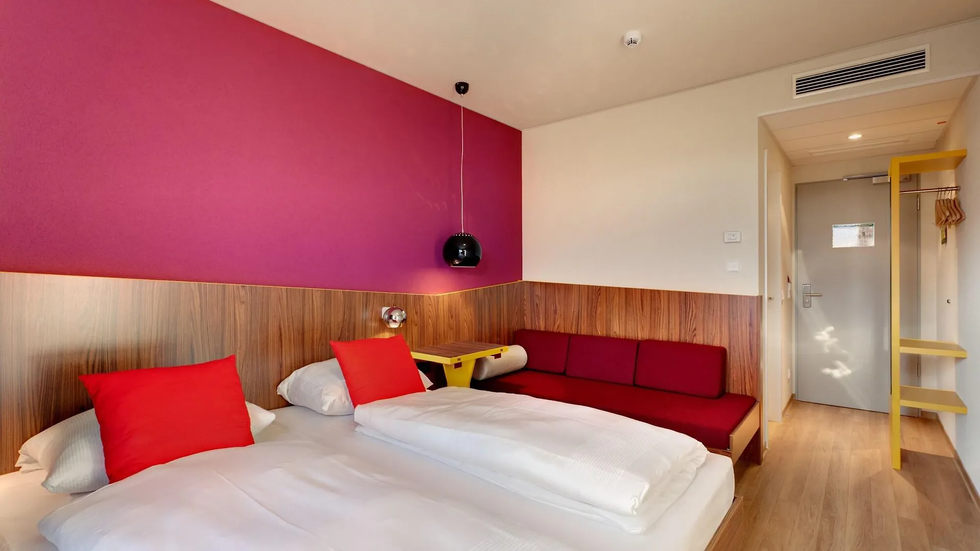 Meininger Hotel Frankfurt Main / Airport Frankfurt nad Mohanem 3*,
