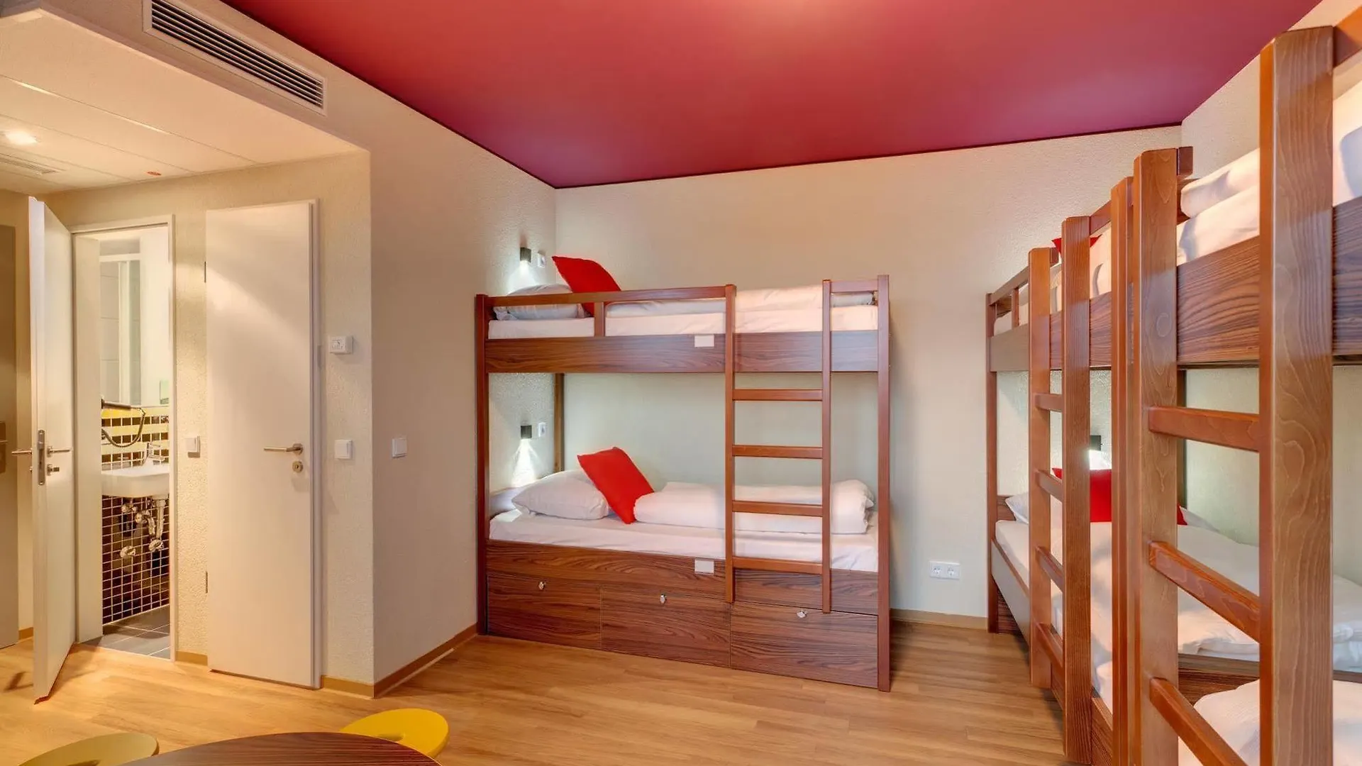 Meininger Hotel Frankfurt Main / Airport Франкфурт-на-Майне