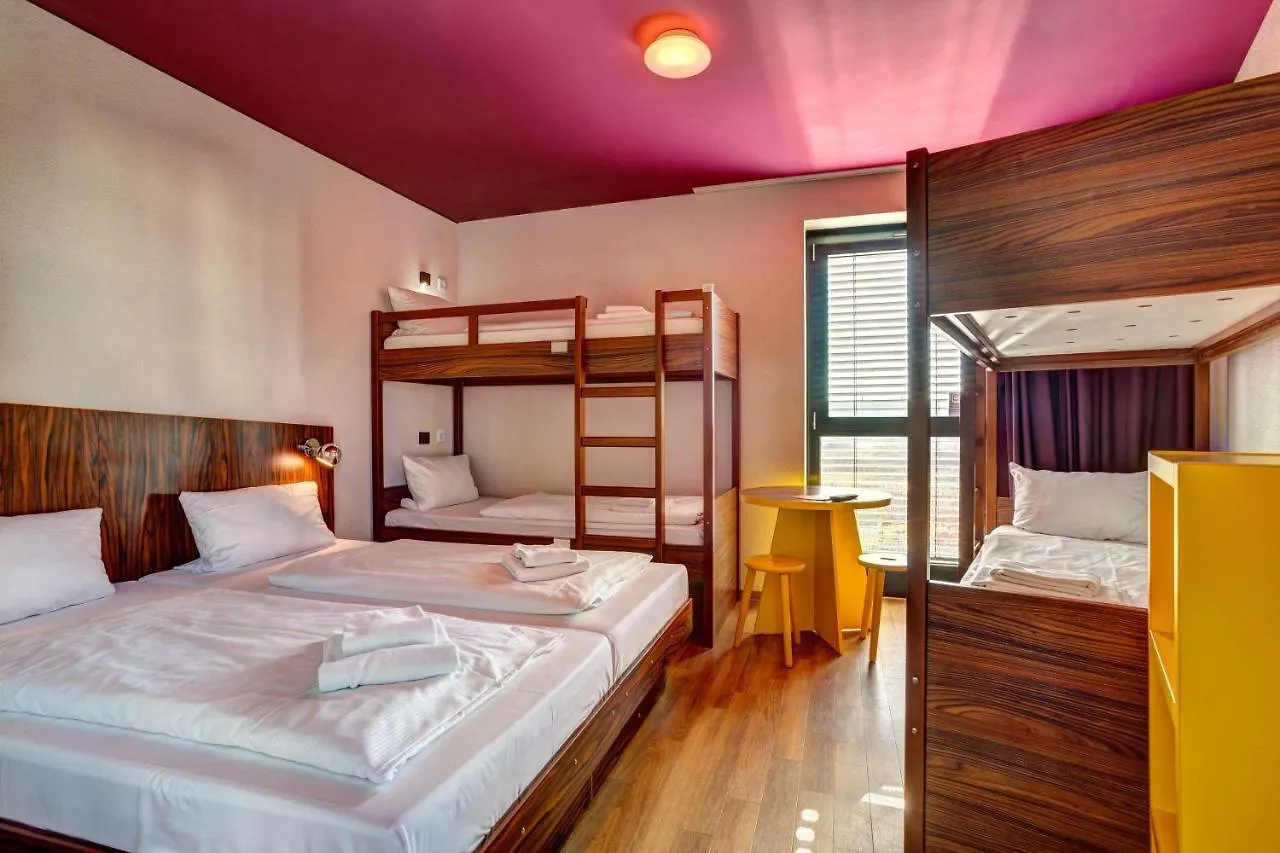 ***  Meininger Hotel Frankfurt Main / Airport Франкфурт-на-Майне Германия