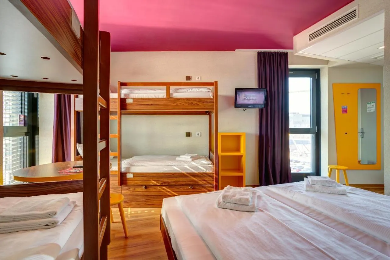Meininger Hotel Frankfurt Main / Airport location